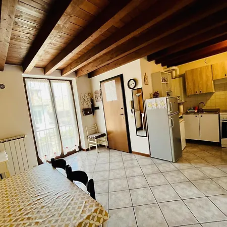 Desenzano With Balcony Apartment
