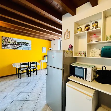 Desenzano With Balcony Apartment